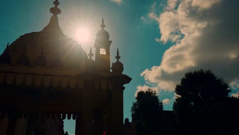 Low-key-silhouette-shot-of-the-famous-Royal-Pavilion-Palace-in-the-city-of-Brighton,-England,-UK