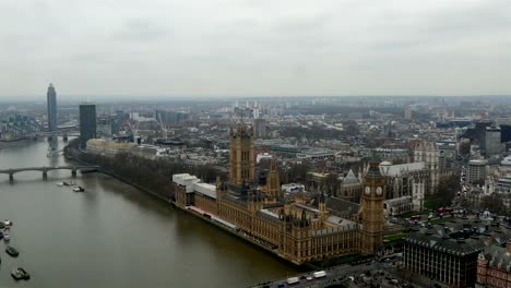 Birds-view-of-the-Thames-river-in-London