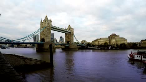 Puente-de-la-torre-y-el-río-Támesis,-Londres,-lapso-de-tiempo