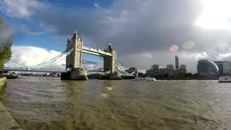 Puente-de-la-torre-y-el-río-Támesis,-Londres-Time-Lapse