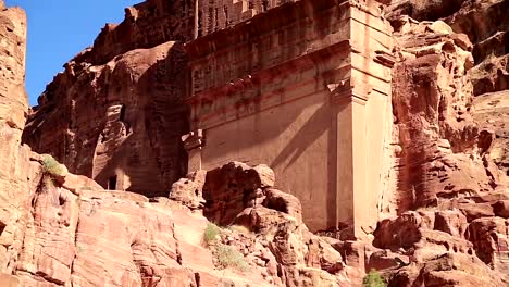 Uneishu-Tomb,-ancient-city-of-Petra,-Jordan