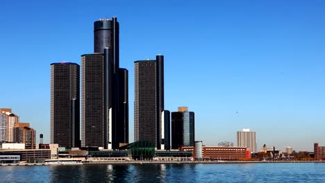 Zeitabende-des-Detroit-Stadtzentrums-auf-der-anderen-Seite-des-Flusses