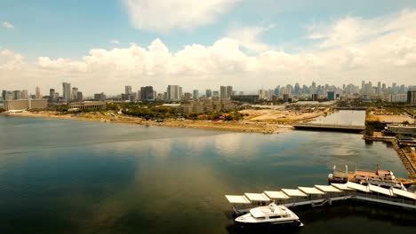 Luftbild-Stadt-mit-Wolkenkratzern-und-Gebäuden.-Philippinen,-Manila,-Makati