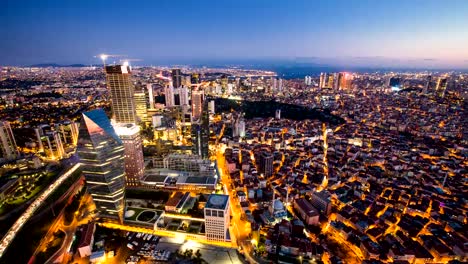 Zeitraffer-auf-der-Dachterrasse-Blick-auf-Istanbul-Stadtbild-und-goldene-Horn-in-der-Nacht