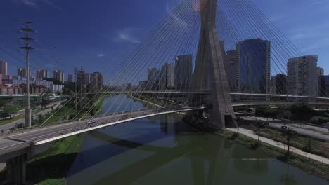 Puente-Estaiada-en-Sao-Paulo,-Brasil