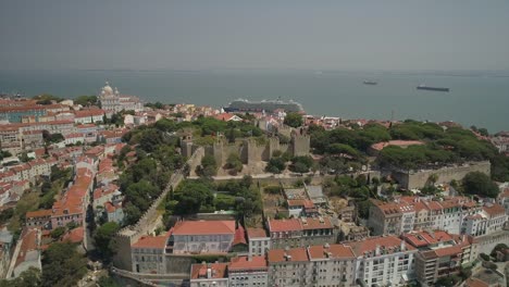 Portugal-día-soleado-Lisboa-ciudad-liner-Bahía-Parque-Castillo-aéreo-panorama-4k