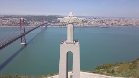 ciudad-de-Lisboa-Portugal-día-soleado-Cristo-Rey-panorama-aéreo-famoso-monumento-4k