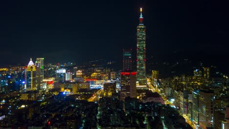 Nacht-beleuchtete-Taipei-Stadtbild-berühmten-Turm-aerial-Panorama-4k-Zeitraffer-Taiwan