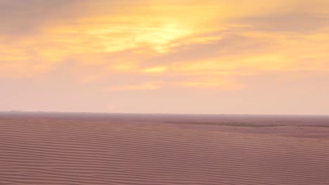 Desierto-dunas-sunset-pan-timelapse