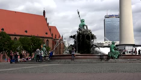 Der-Neptunbrunnen-in-Berlin-wurde-im-Jahre-1891-ca.-20.-Juli-2016-gebaut.