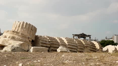 gefallenen-Spalte-in-dem-Tempel-des-Zeus-Ruinen-Athens,-Griechenland