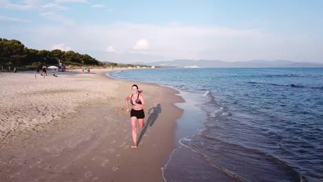 Piombino,-Tuscany,-Italy.-Girl-runs-along-the-seashore-at-the-sunset