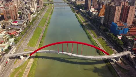 taiwan-taipei-city-sunny-day-famous-pedestrian-bridge-aerial-panorama-4k