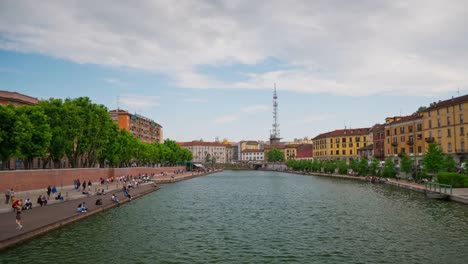 Italia-día-luz-Milán-ciudad-famoso-canal-panorama-4k-timelapse