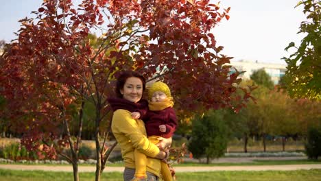 Family-in-sunny-autumn-park