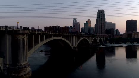 Minneapolis-Skyline---Luftaufnahmen-von-3rd-Avenue-Bridge