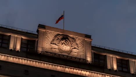 State-flag-of-the-Russian-Federation-over-the-State-Duma,-time-lapse