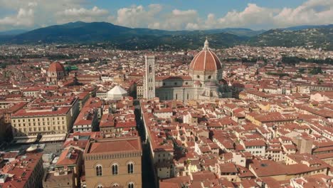 Aerial-view-of-Florence-city-and-Cathedral-of-Santa-Maria-del-Fiore-4K-Drone-Video