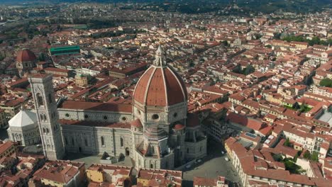 Aerial-view-of-Florence-city-and-Cathedral-of-Santa-Maria-del-Fiore-4K-Drone-Video