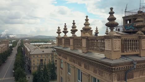 Drone-flight-around-the-roof-of-old-house,-Magnitogorsk