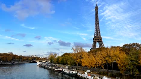 Francia,-París,-el-Sena-y-la-Torre-Eiffel-en-el-color-del-otoño