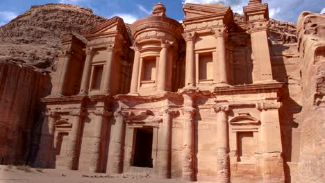 Ad-Deir---Monastery-in-the-ancient-city-of-Petra,-Jordan