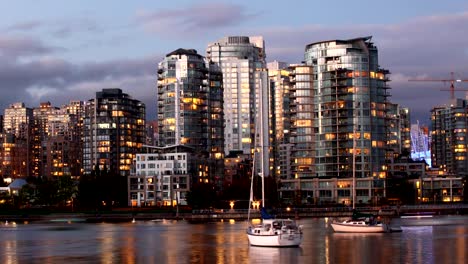 Day-to-night-timelapse-Vancouver,-British-Columbia