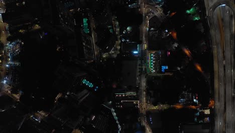 noche-iluminación-kuala-lumpur-tráfico-centro-calles-aéreas-arriba-hacia-abajo-ve-4-k-Malasia