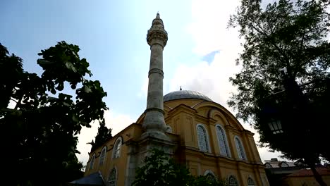 Istanbul-Ottoman-Altunizade-Mosque-Timelapse-2