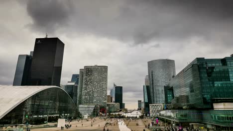 Cityscape-\"Côté-Parvis\'und-der-Place-de-La-Defense,-Paris,-Frankreich