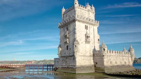 Turm-von-Belém-ist-eine-befestigte-tower-liegt-in-der-Gemeinde-Santa-Maria-de-Belem,-in-Lissabon,-Portugal-timelapse