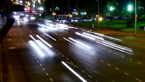 El-tráfico-en-la-ciudad.-Avenue-Time-Lapse,-de-noche