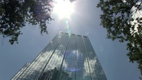 Edificio-de-oficinas-alto