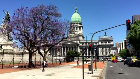 Argentinische-Kongressgebäude-Blick-auf-die-Straße