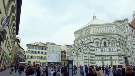 Una-vista-de-la-Basílica-de-Santa-María-del-Fiore-en-Florencia