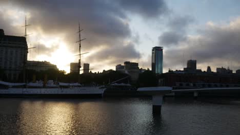 Atardecer-en-Puerto-Madero,-Buenos-Aires,-Argentina