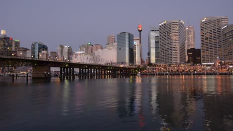 Skyline-von-Sydney-Darling-Harbour-in-der-Abenddämmerung