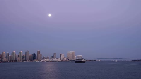 Horizonte-de-la-ciudad-de-San-Diego,-al-anochecer-Moonrise-Time-Lapse