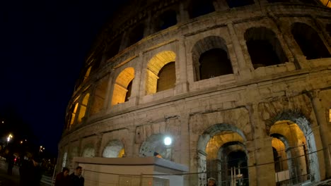 Colosseum-de-Roma-por-la-noche