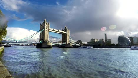 Puente-de-la-torre-y-el-río-Támesis,-Londres,-lapso-de-tiempo