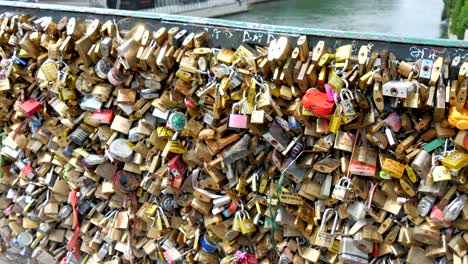 Thousands-of-padlocks-on-the-love-lock-bridge