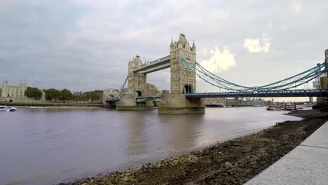 Tower-Bridge-and-Thames-River,-London-Time-Lapse
