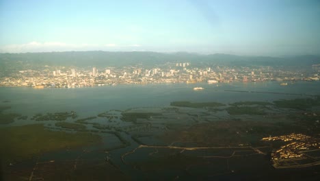 Vista-desde-una-ventana-del-avión.-Manila,-Filipinas