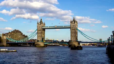 Puente-de-la-torre-y-el-río-Támesis,-Londres,-lapso-de-tiempo