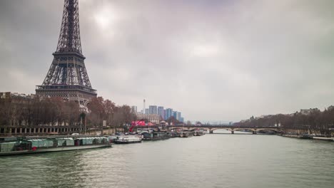 Frankreich-berühmtesten-Eiffel-Turm-Seine-Fluss-Brücke-Seite-Panorama-4-k-Zeit-hinfällig,-paris