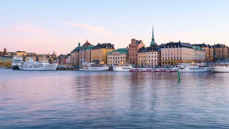 Video-de-lapso-de-tiempo-de-día-de-la-ciudad-de-Stockholm-a-noche-en-Suecia,-Timelapse-4k