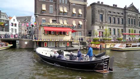 The-black-speed-boat-is-about-to-dock