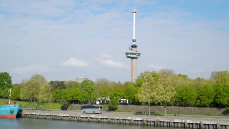 Die-Aussicht-auf-den-Turm-in-der-Stadt-Rotterdam