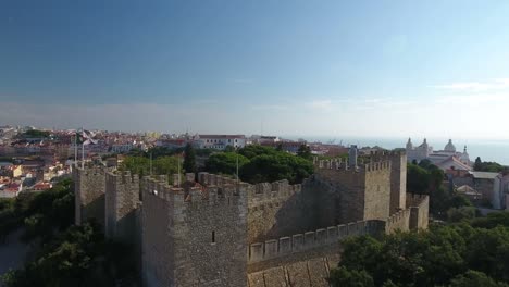 Luftbild-der-Burg-São-Jorge-in-Lissabon,-Portugal.