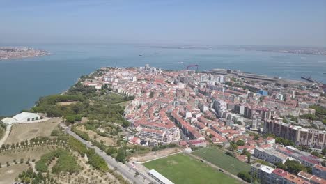 Portugal-Sommer-Tag-Lissabon-Stadt-Christkönig-berühmten-Denkmal-aerial-Panorama-4k